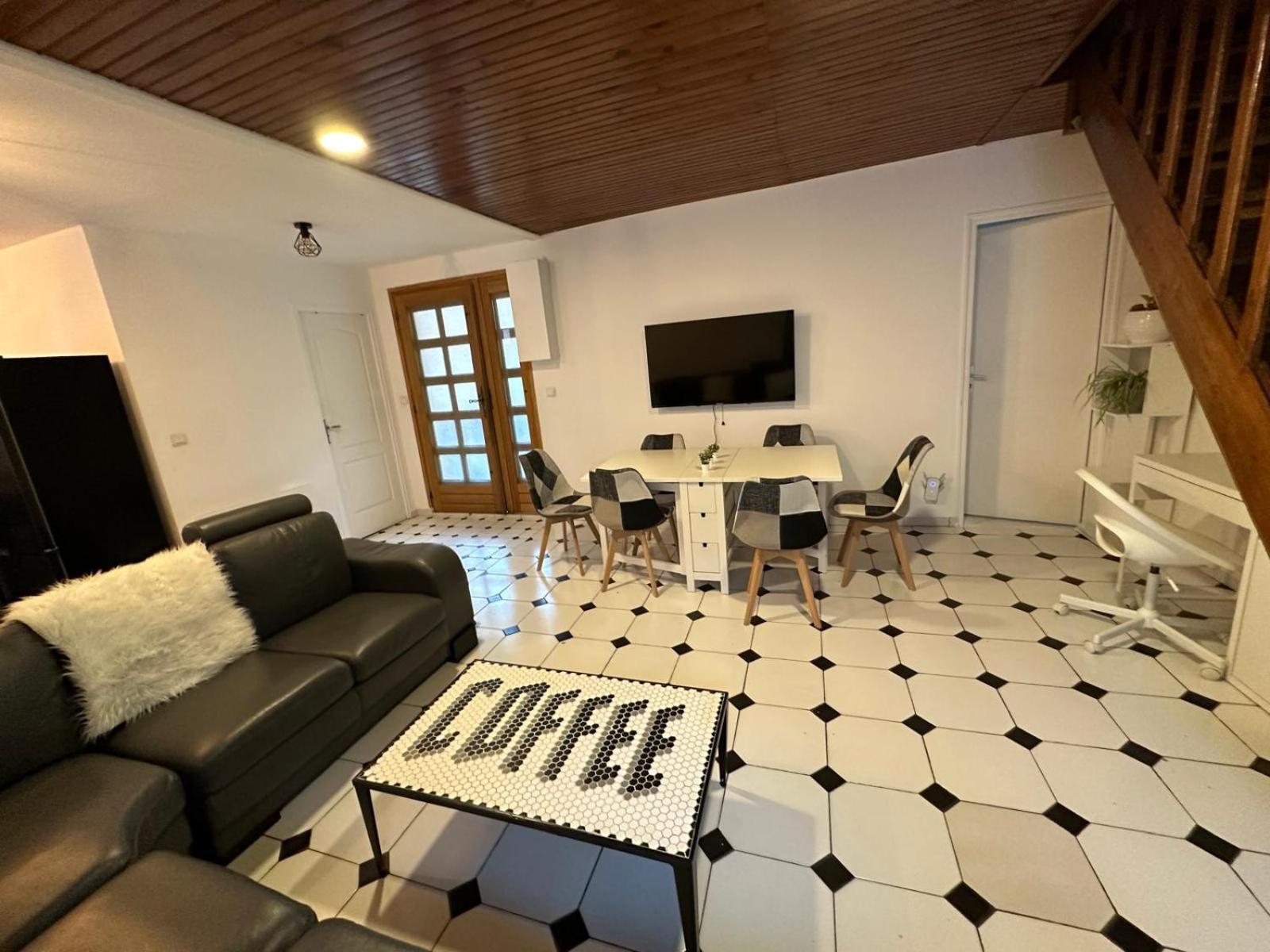 Agreable Appartement Dans Une Maison Saint-Denis  Exterior foto