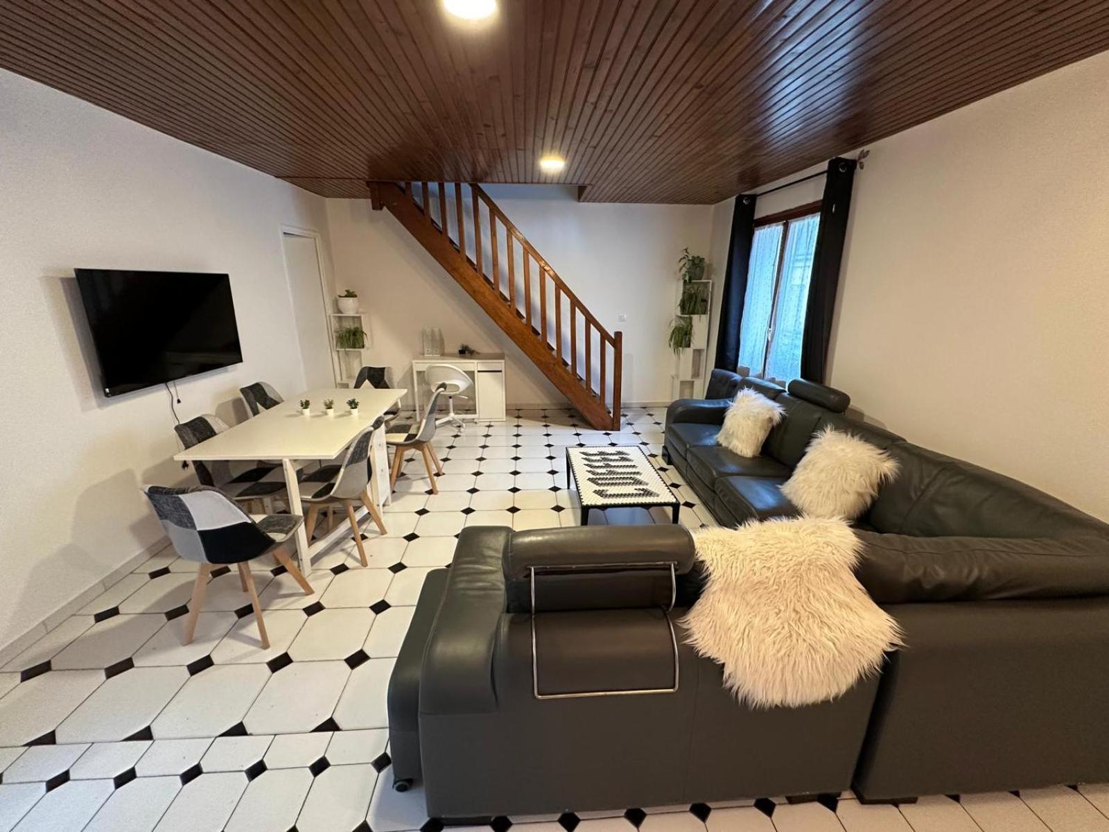 Agreable Appartement Dans Une Maison Saint-Denis  Exterior foto